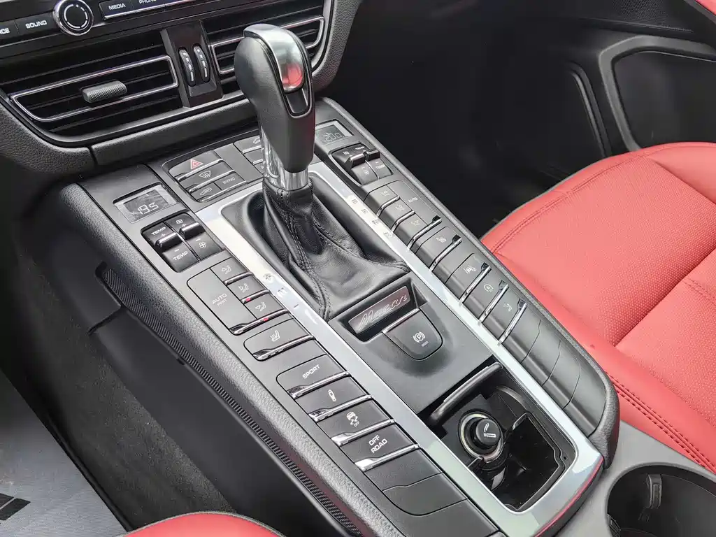 Porsche Macan 2020 — фото 13
