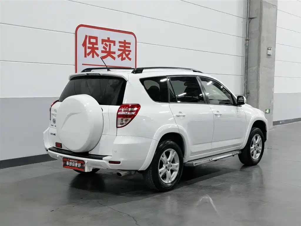 Toyota RAV4 2012 — фото 2