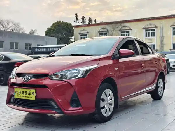 Toyota Yaris L 2021
