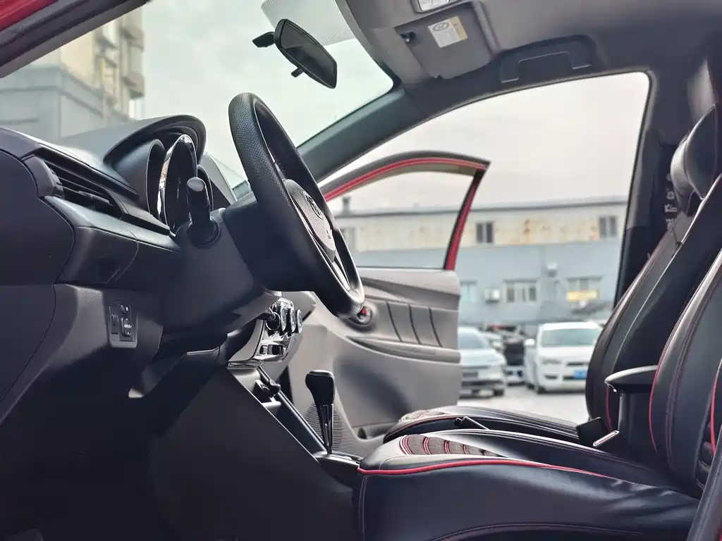Toyota Yaris L 2021 — фото 10