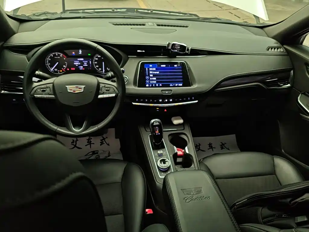 Cadillac XT4 2022 — фото 10