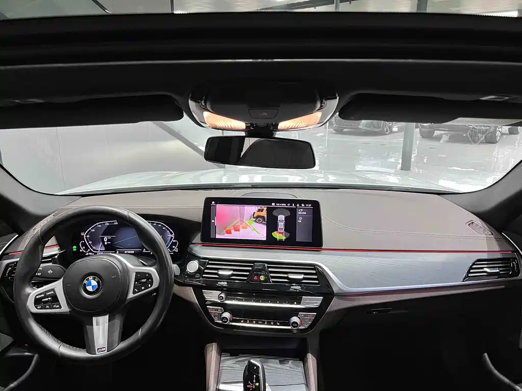 BMW 5 Series New Energy 2021 — фото 8