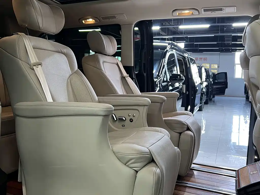 Mercedes-Benz V-Class 2019 — фото 11