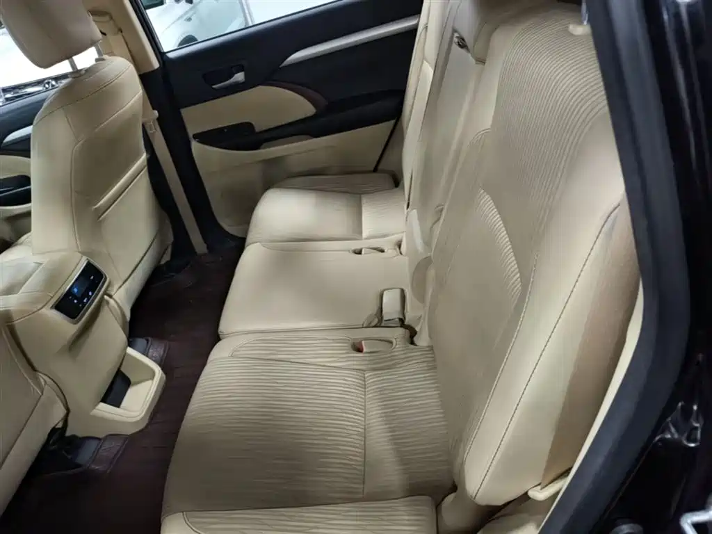 Toyota Highlander 2018 — фото 17