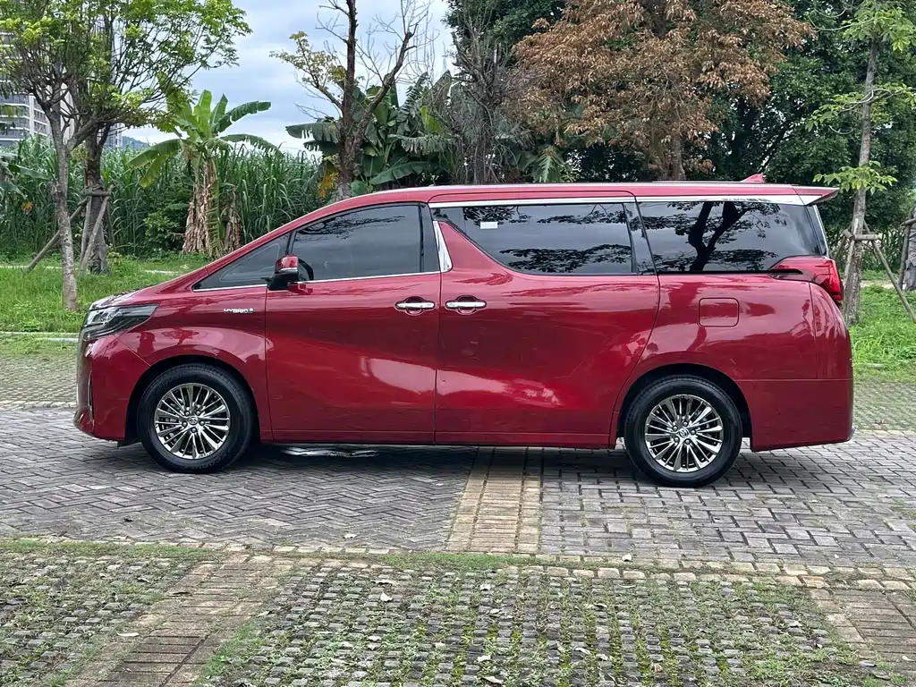 Toyota Alphard 2020 — фото 32