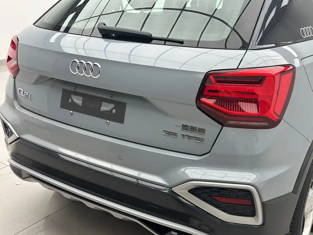 Audi Q2L 2023