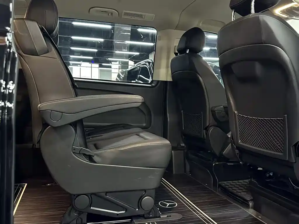 Mercedes-Benz Vito 2023 — фото 11