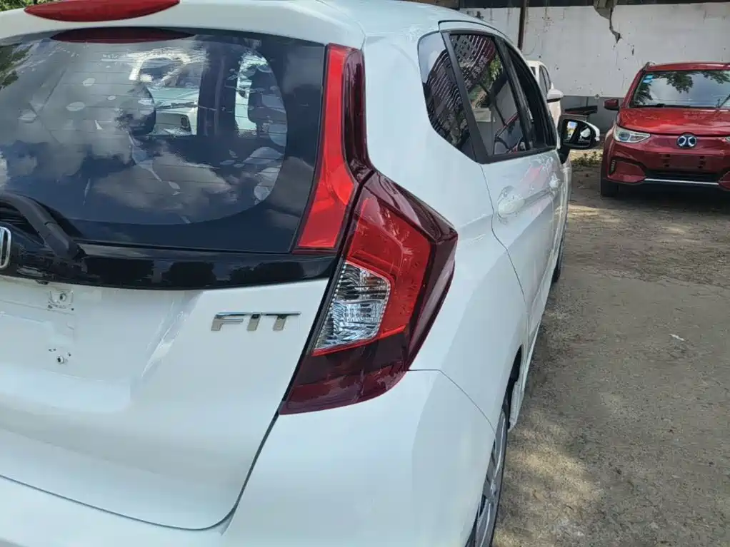 Honda Fit 2018 — фото 8