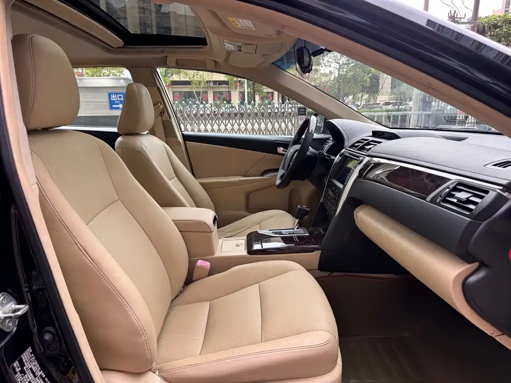 Toyota Camry 2015 — фото 6