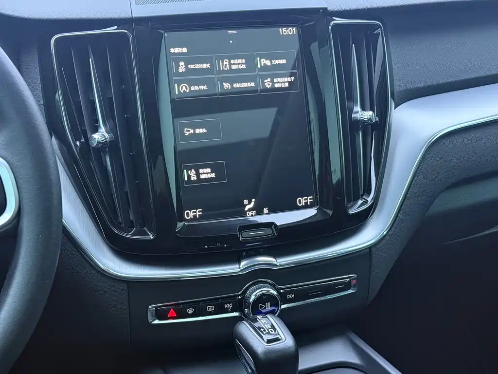 Volvo XC60 2018 — фото 17