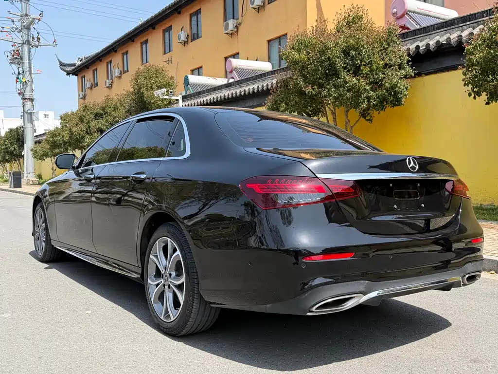 Mercedes-Benz E-Class 2023 — фото 12