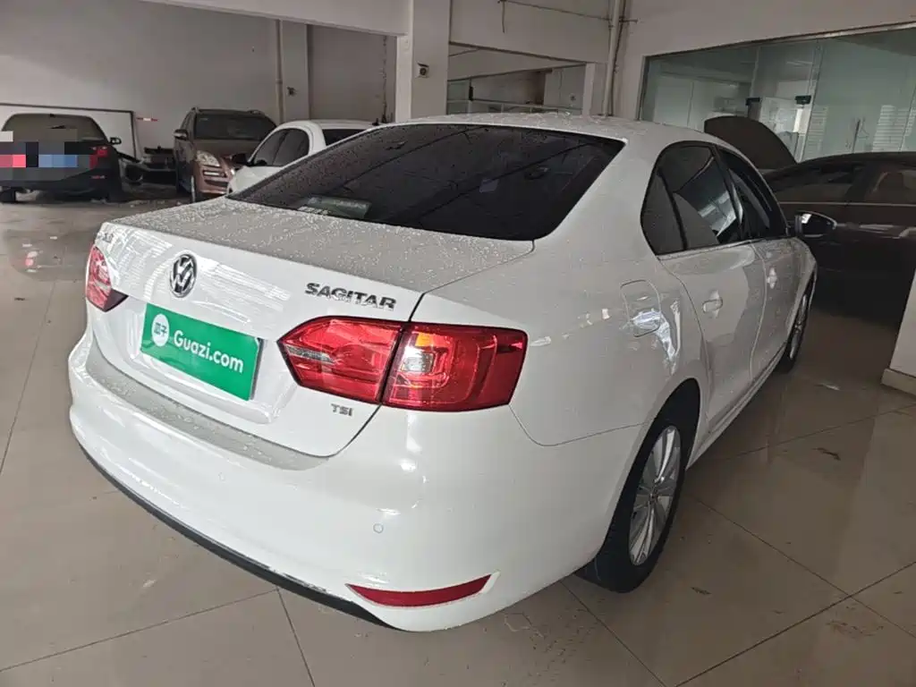 Volkswagen Sagitar 2015