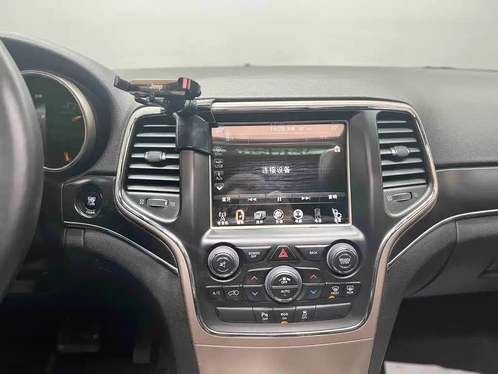 Jeep Grand Cherokee 2015 — фото 18