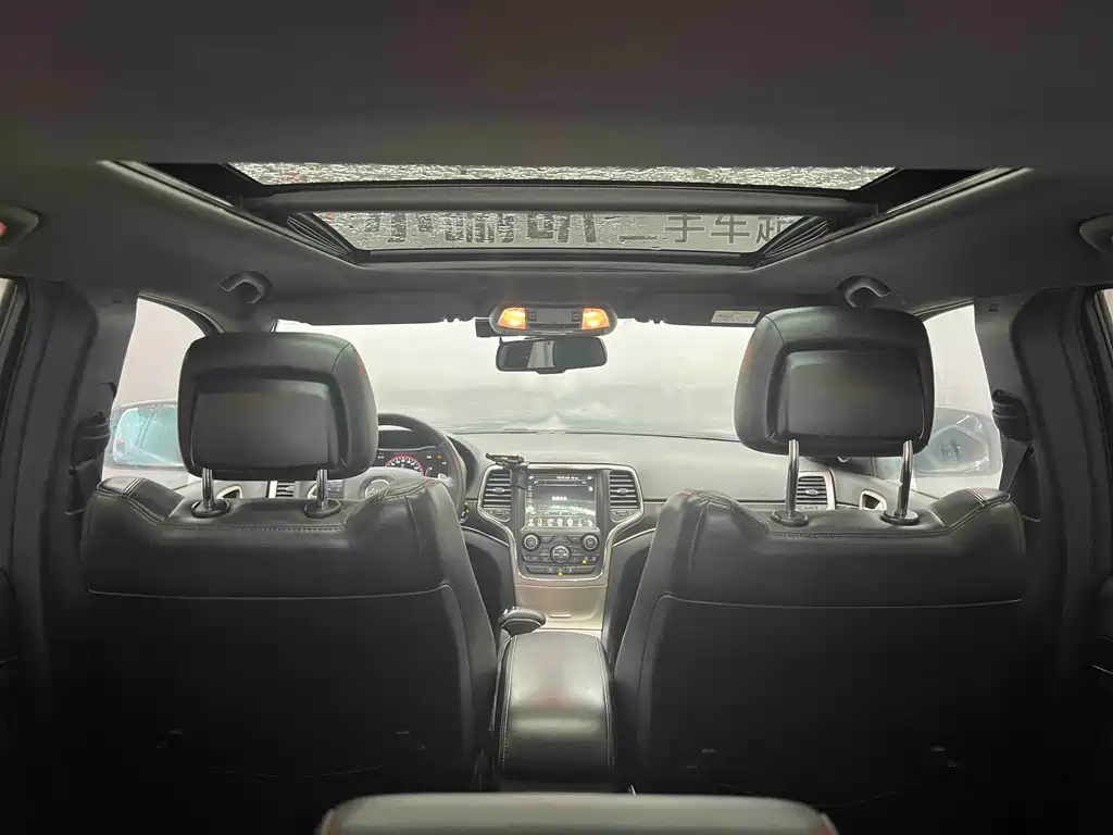 Jeep Grand Cherokee 2015 — фото 33