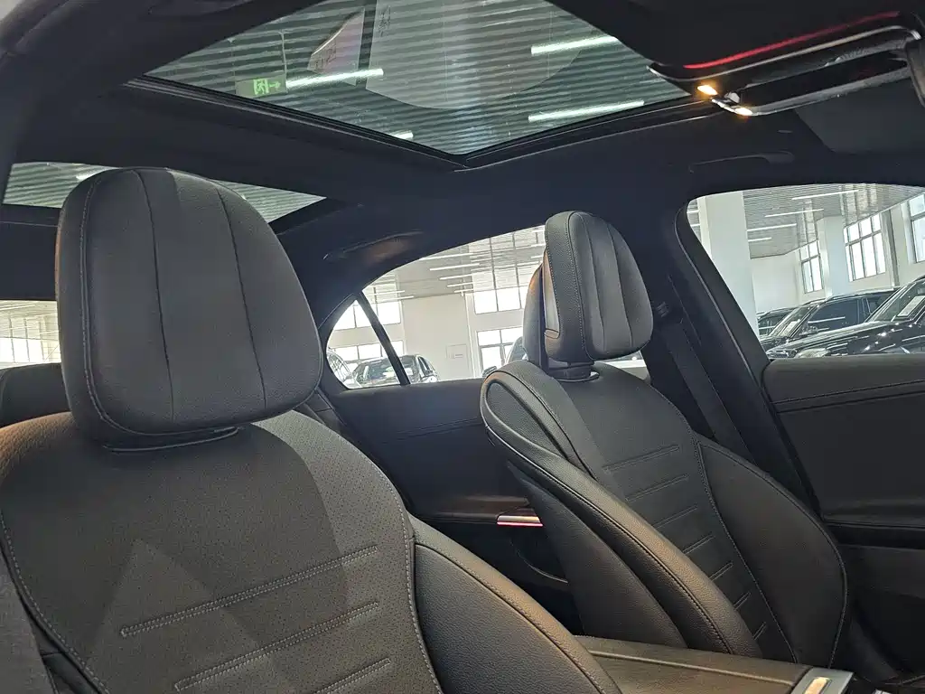 Mercedes-Benz C-Class 2023 — фото 17