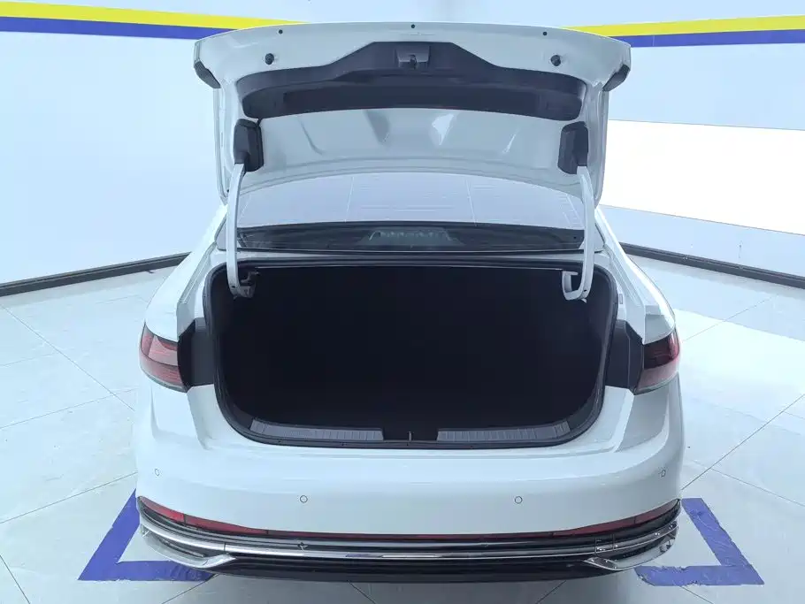 Volkswagen Sagitar 2022