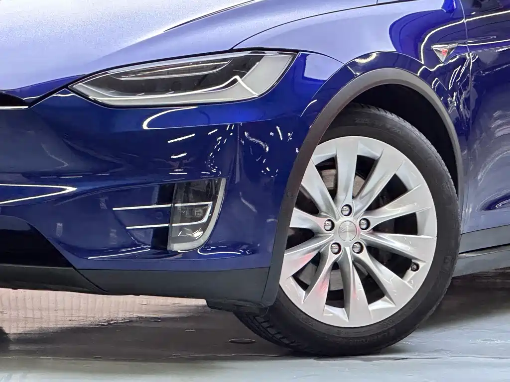 Tesla Model X 2018 — фото 4