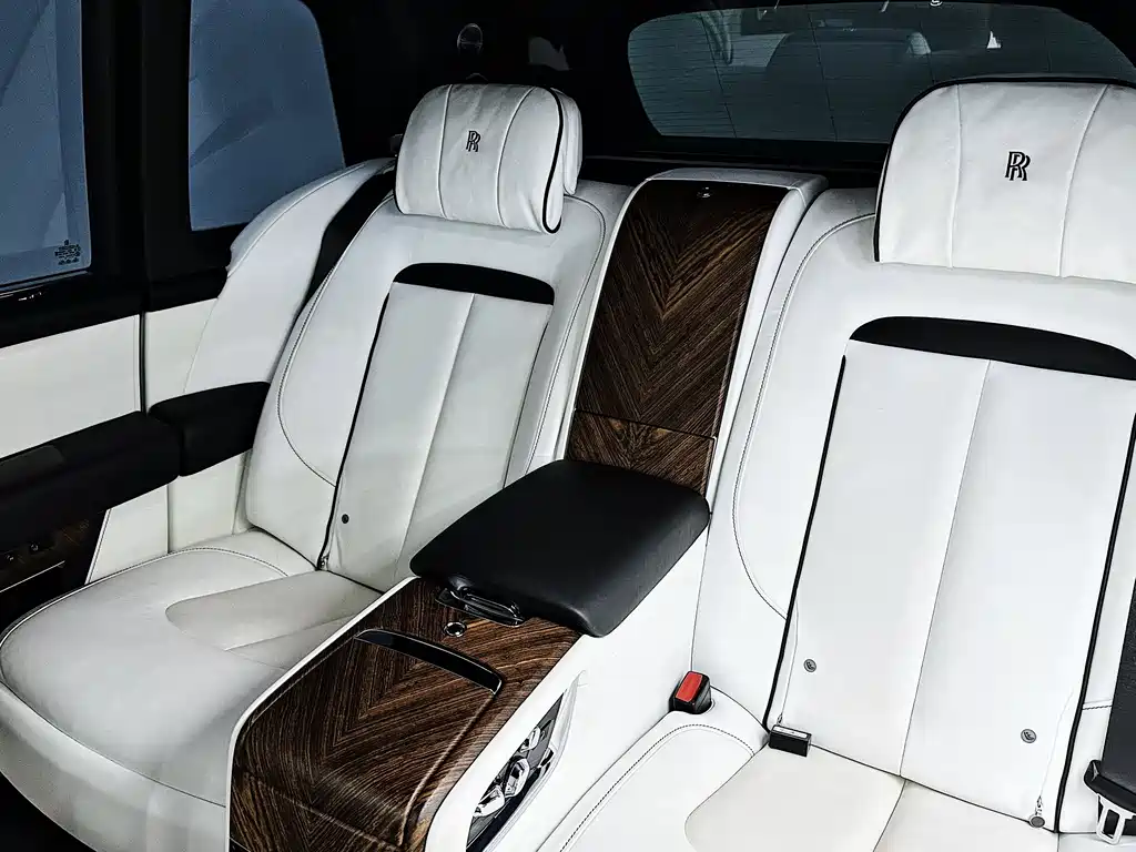 Rolls-Royce Cullinan 2019 — фото 19