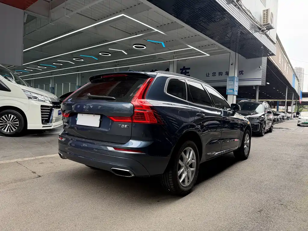 Volvo XC60 2019 — фото 17
