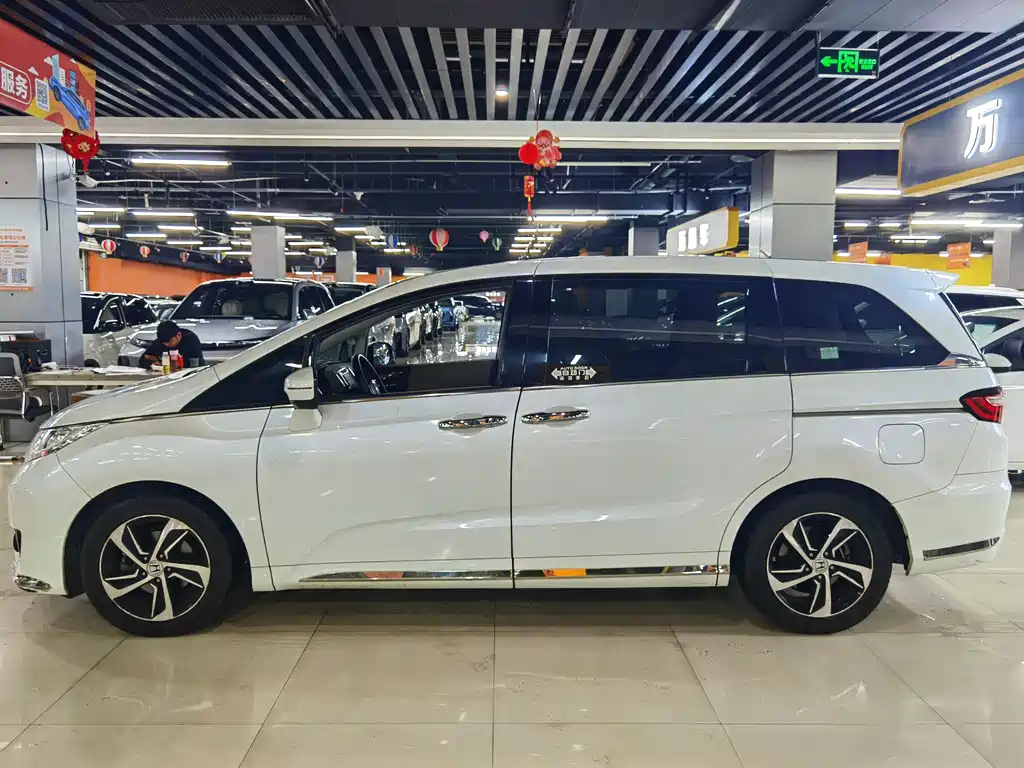 Honda Odyssey 2018 — фото 6