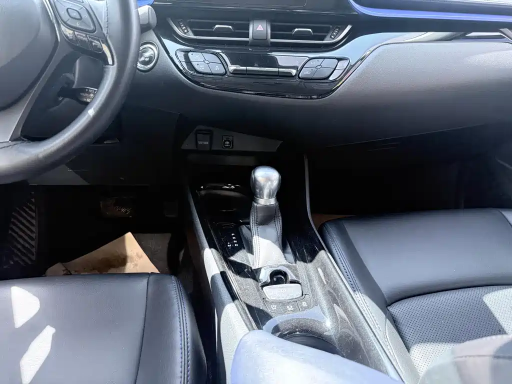 Toyota C-HR 2023 — фото 15