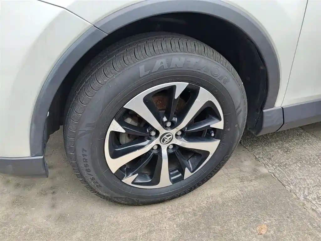 Toyota RAV4 2019 — фото 23