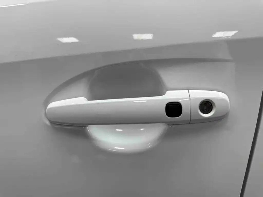 Toyota Yaris L 2023 — фото 16
