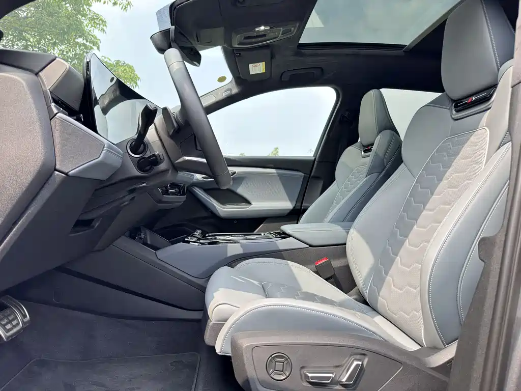 Audi Q6L e-tron 2025 — фото 10