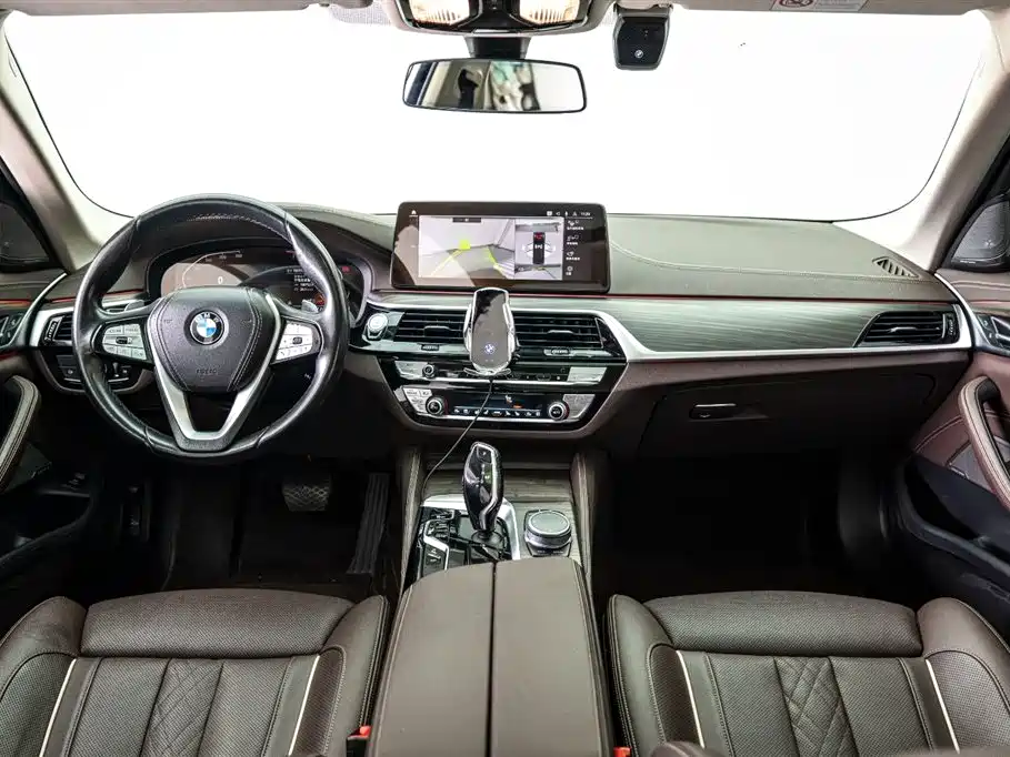 BMW 5 Series 2022 — фото 17