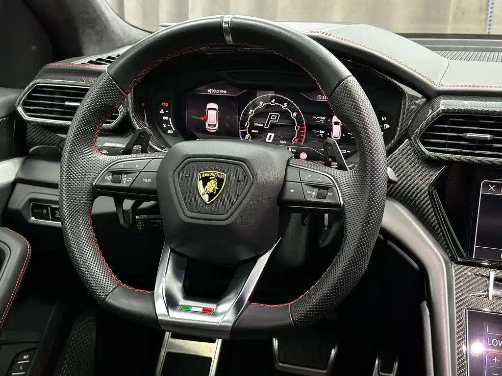 Lamborghini Urus 2022 — фото 16