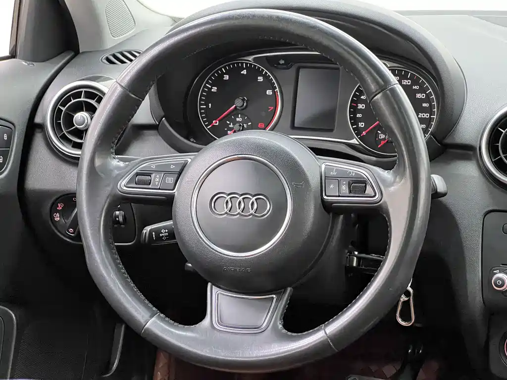 Audi A1 2013 — фото 10