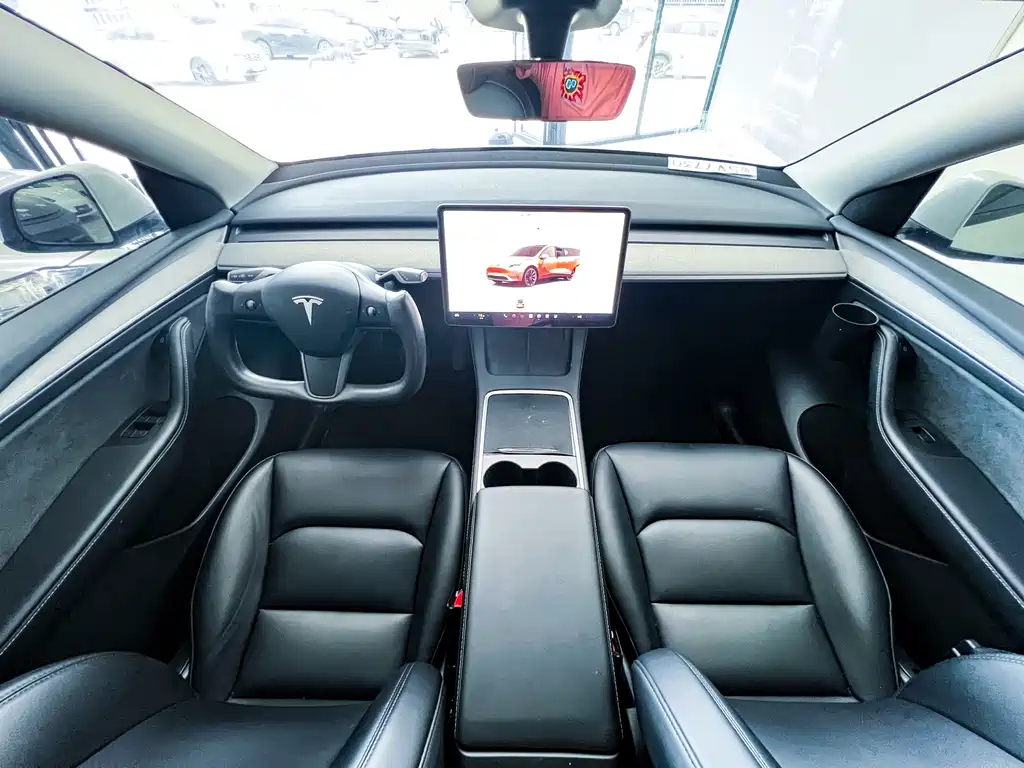 Tesla Model Y 2024 — фото 10