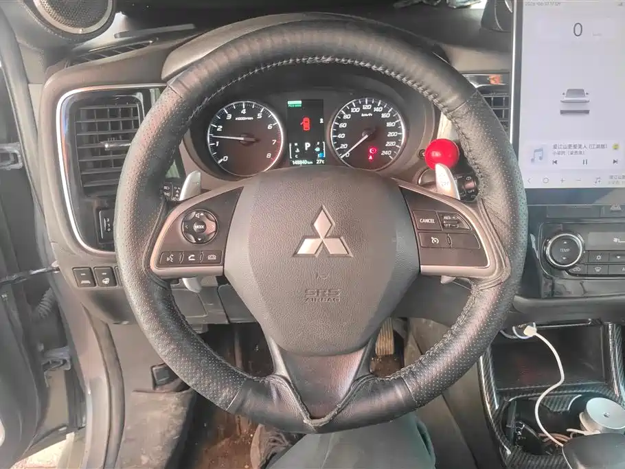 Mitsubishi Outlander 2014 — фото 15