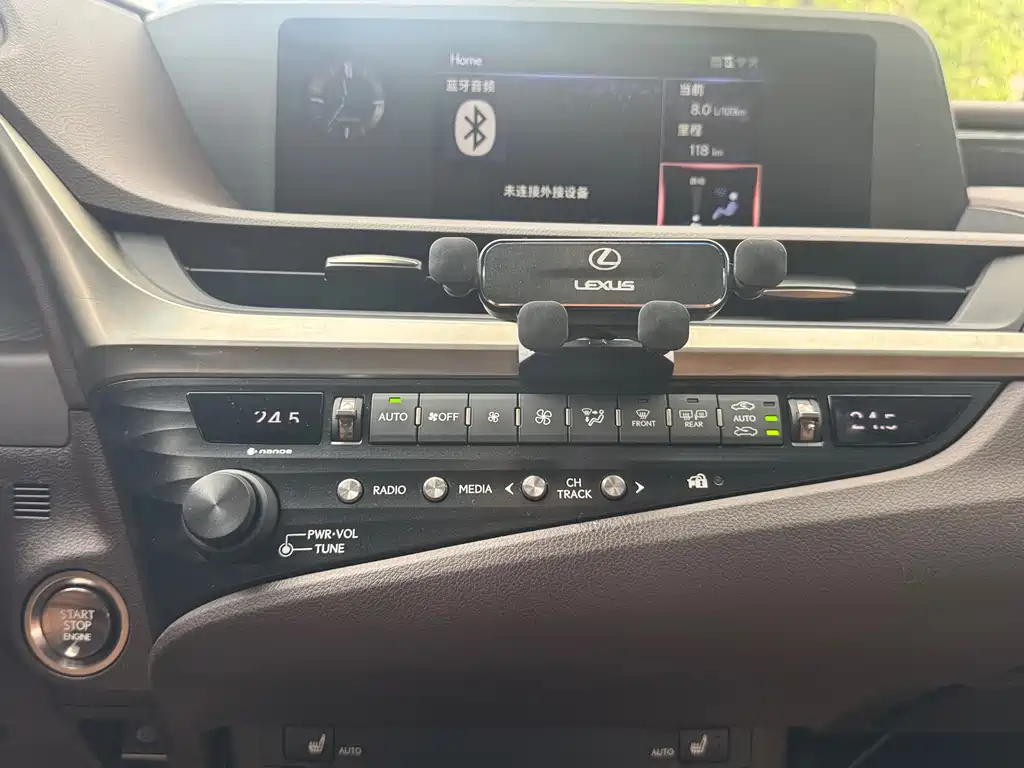 Lexus ES 2020 — фото 20