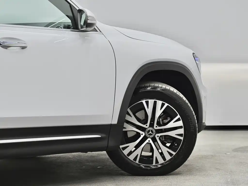 Mercedes-Benz GLB 2024 — фото 31