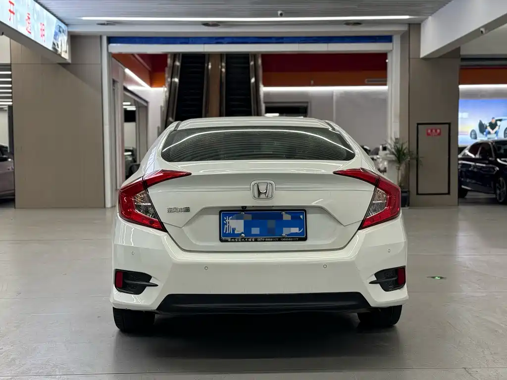 Honda Civic 2018 — фото 8