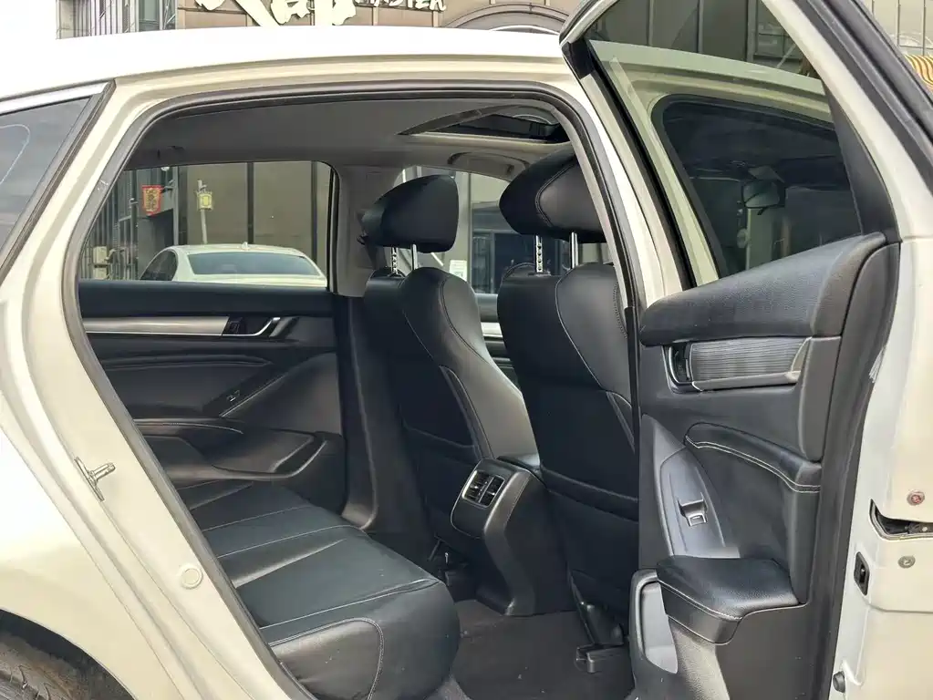 Honda Accord 2020 — фото 10