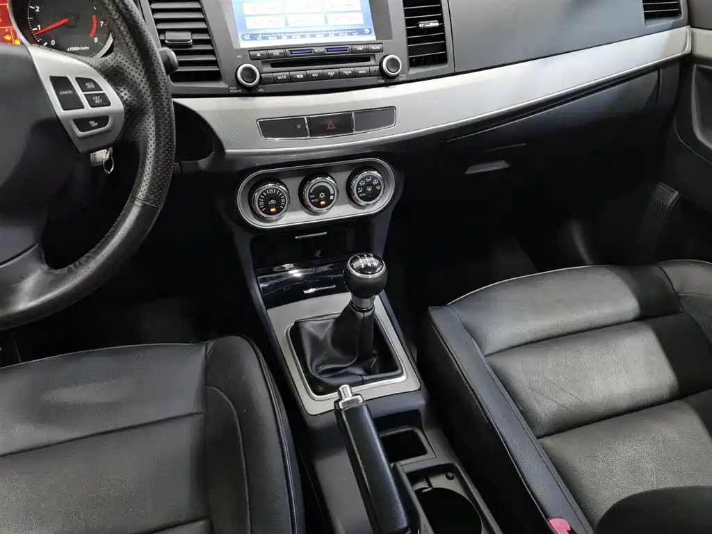 Mitsubishi Lancer EX 2015 — фото 13
