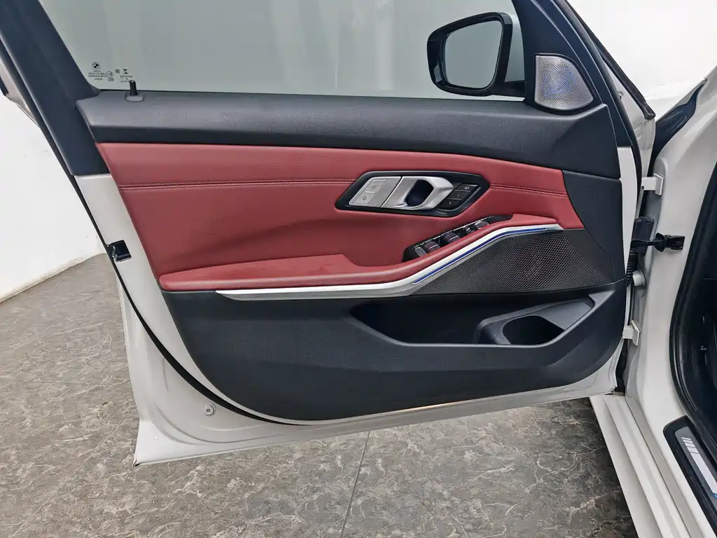 BMW 3 Series 2022 — фото 19