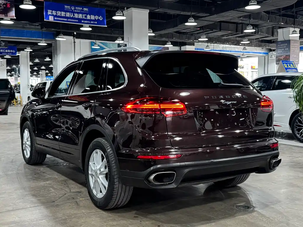 Porsche Cayenne 2017 — фото 9
