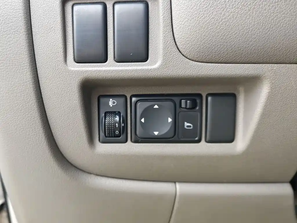 Nissan Sunny 2012 — фото 18