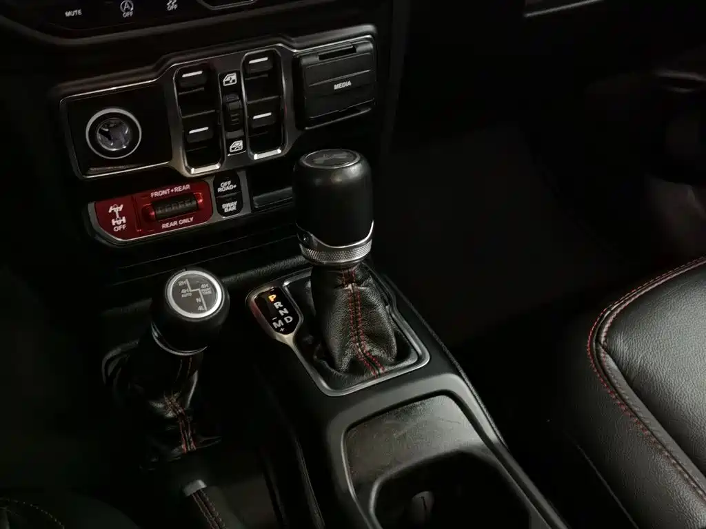 Jeep Wrangler 2024 — фото 13