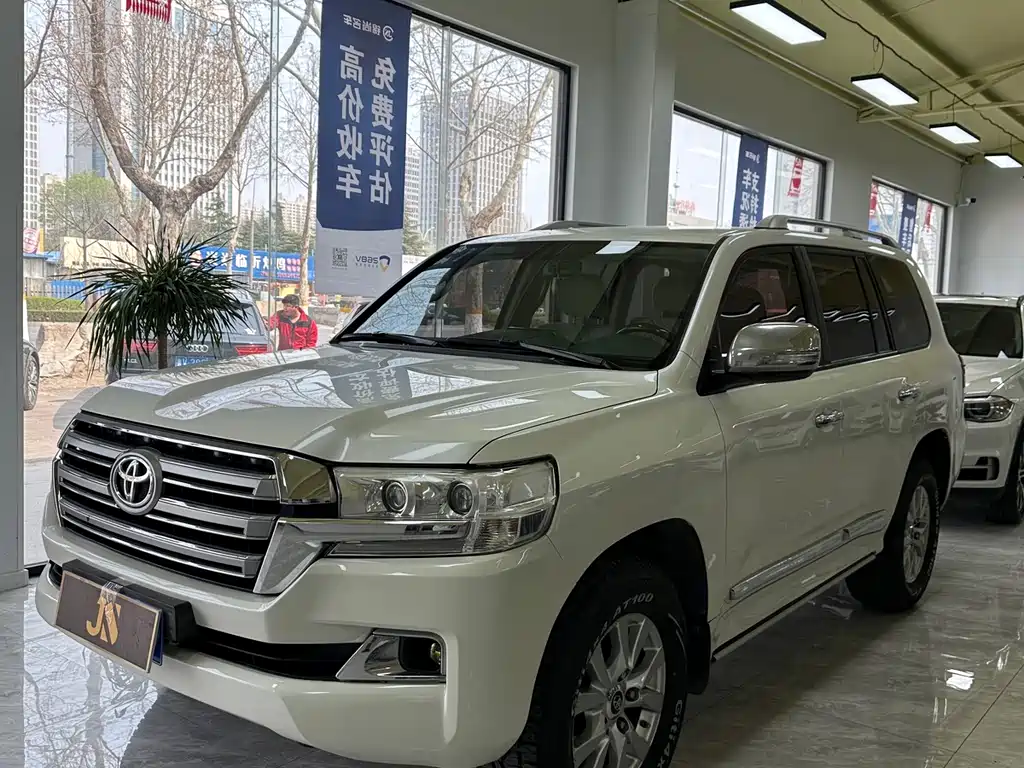 Toyota Land Cruiser 2017 — фото 1