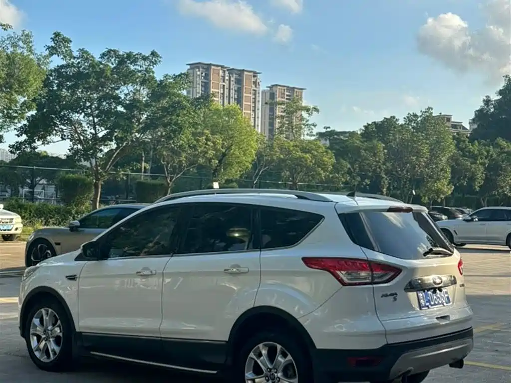 Ford Kuga 2014 — фото 9