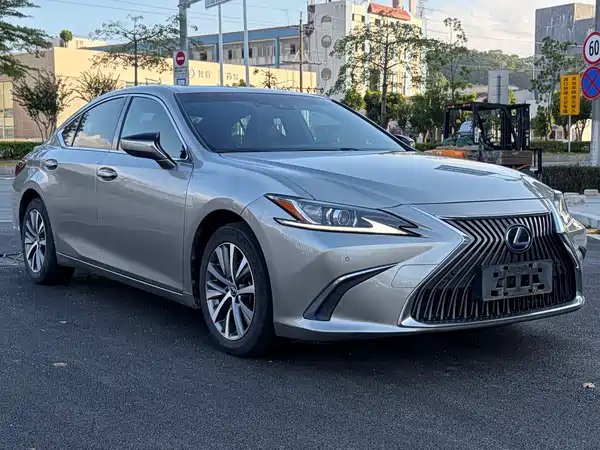 Lexus ES 2021