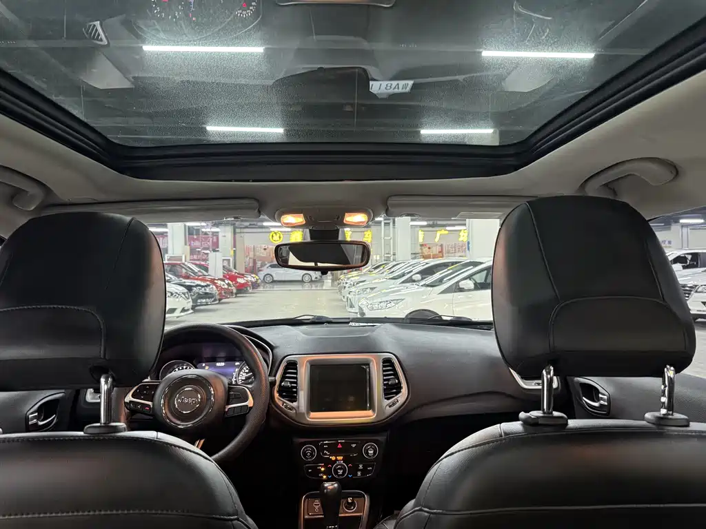 Jeep Compass 2017 — фото 10