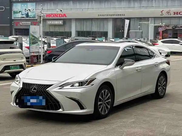 Lexus ES 2024