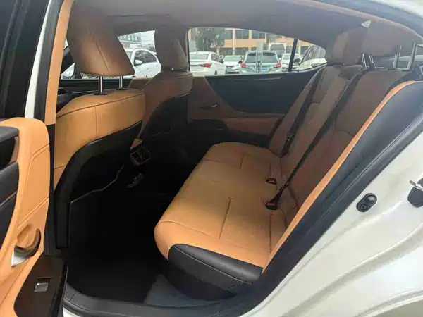 Lexus ES 2024