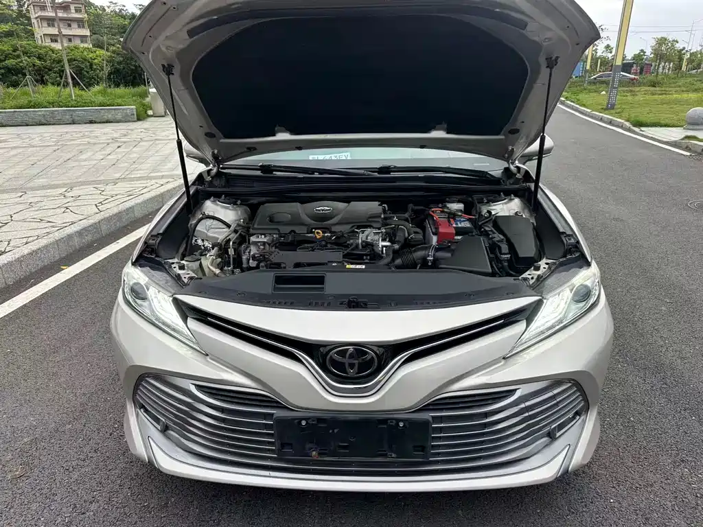 Toyota Camry 2019 — фото 18