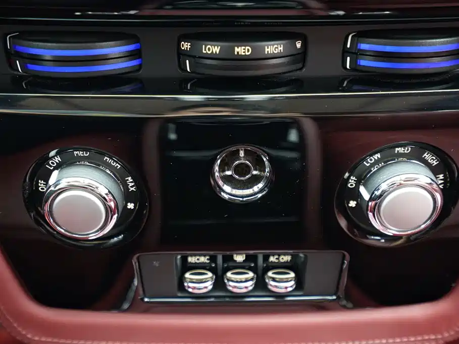 Rolls-Royce Phantom 2012 — фото 10